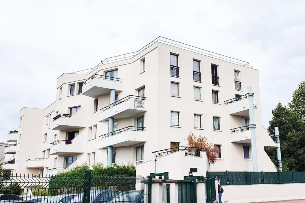 Le Jules Val - Studio Cosy En Residence + Parking + Wi-Fi Evry-Gregy-sur-Yerre Zewnętrze zdjęcie